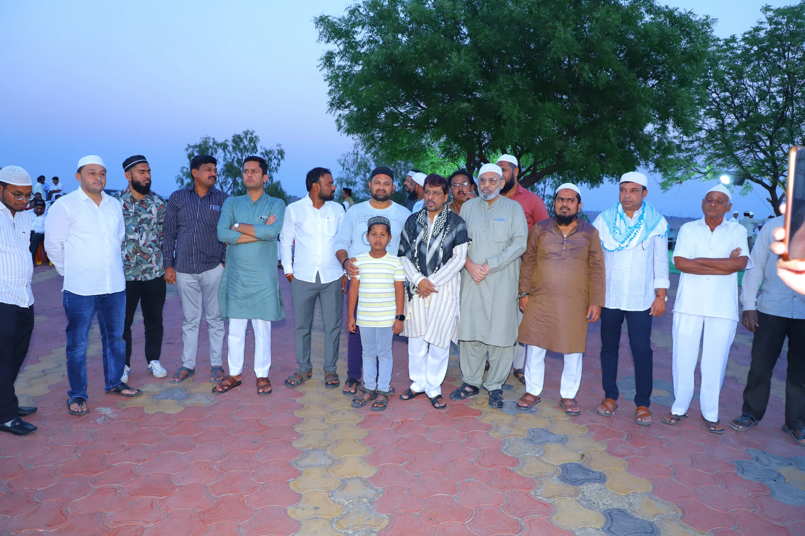 सर्वपक्षीय नेत्यांची उपस्थिती