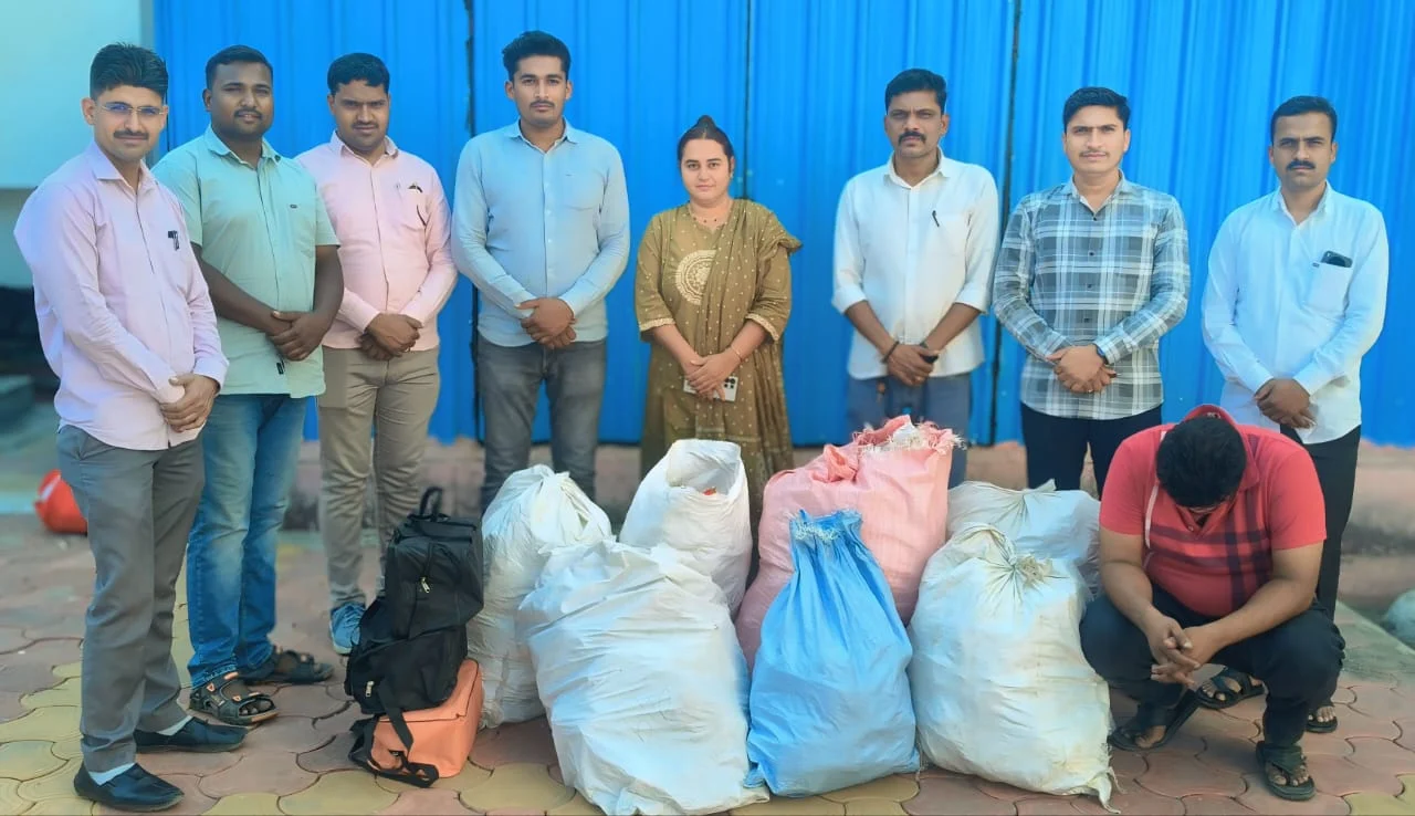बीडमध्ये स्थानिक गुन्हे शाखेचा मोठा छापा; १.६० लाखांचा अवैध गुटखा जप्त