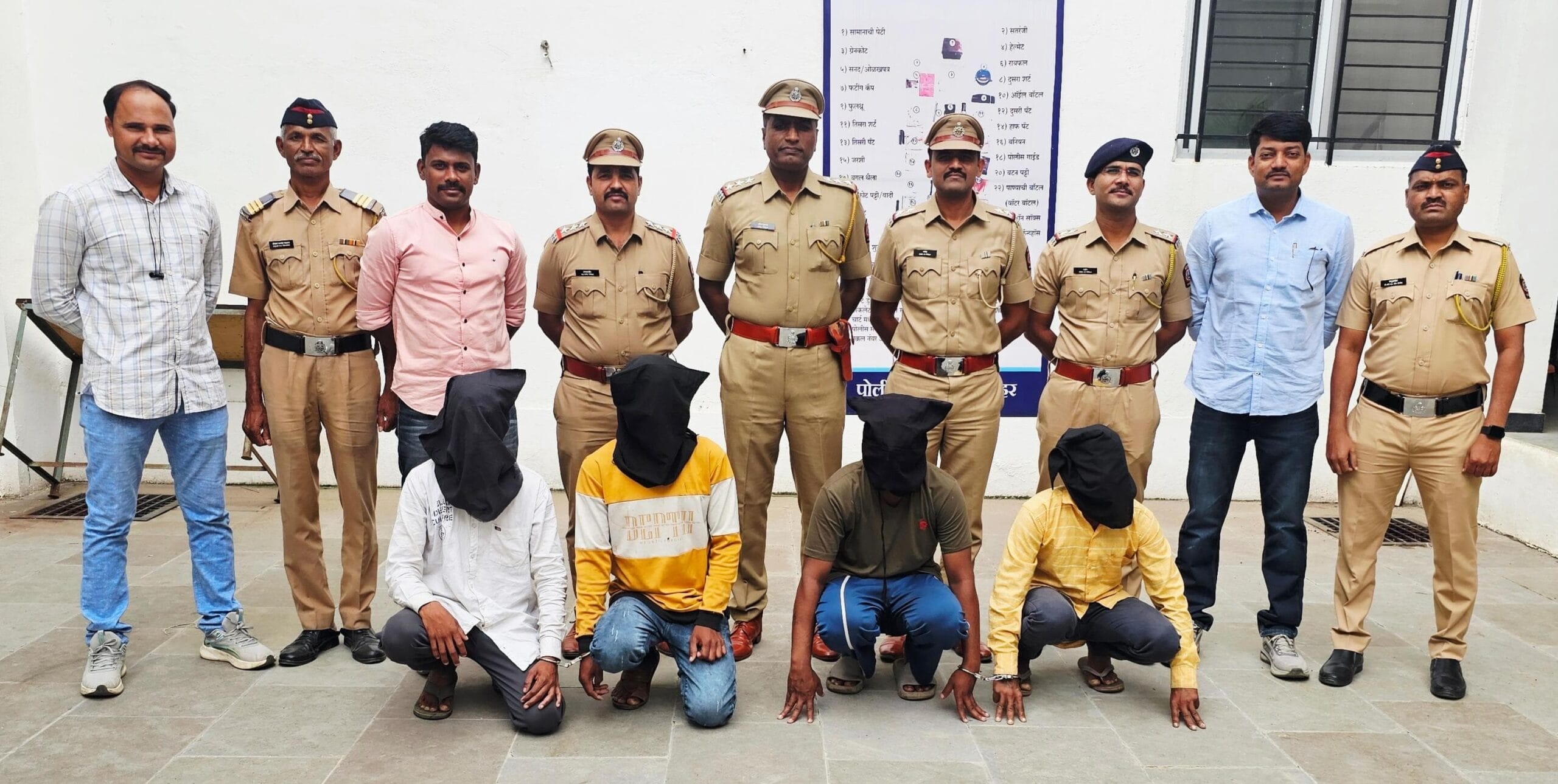 शाळेत घुसून गोंधळ घालणाऱ्या टोळीला अटक