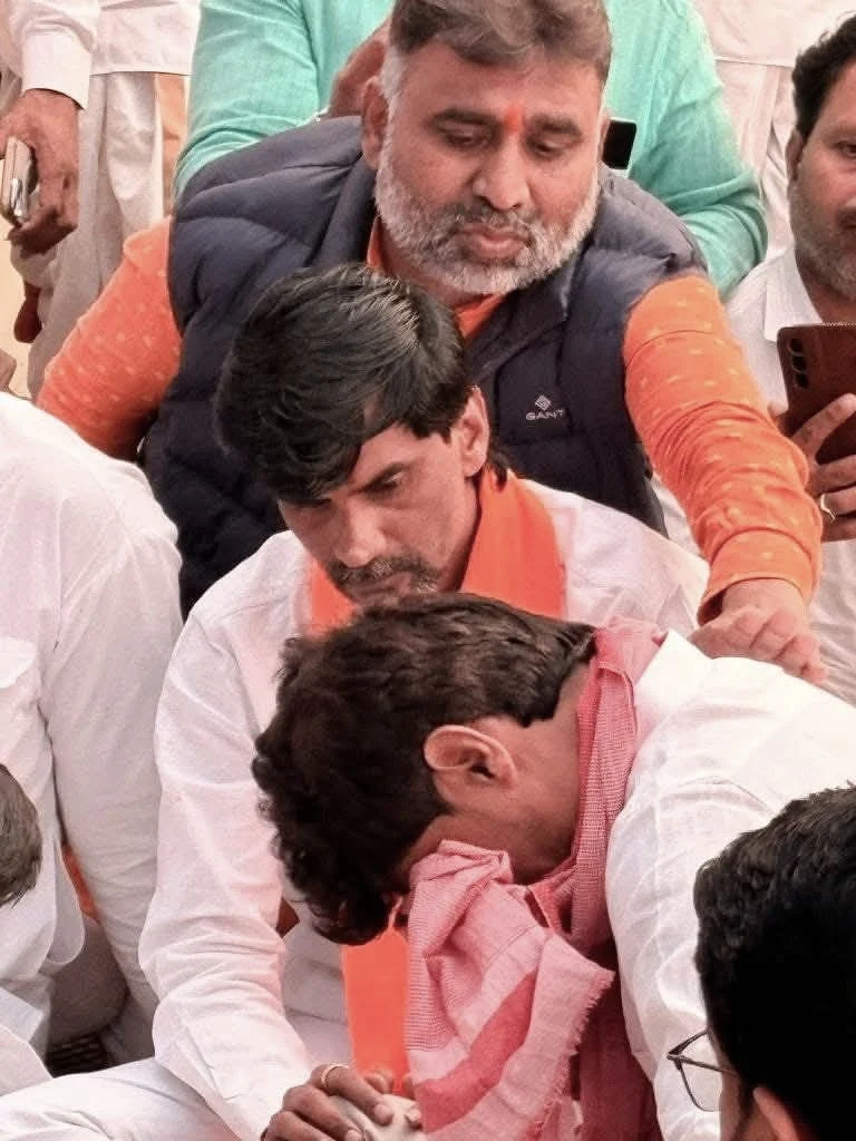 फडणवीस, पवारांनी धनंजय मुंडेंना सहआरोपी करावे - मनोज जरांगे