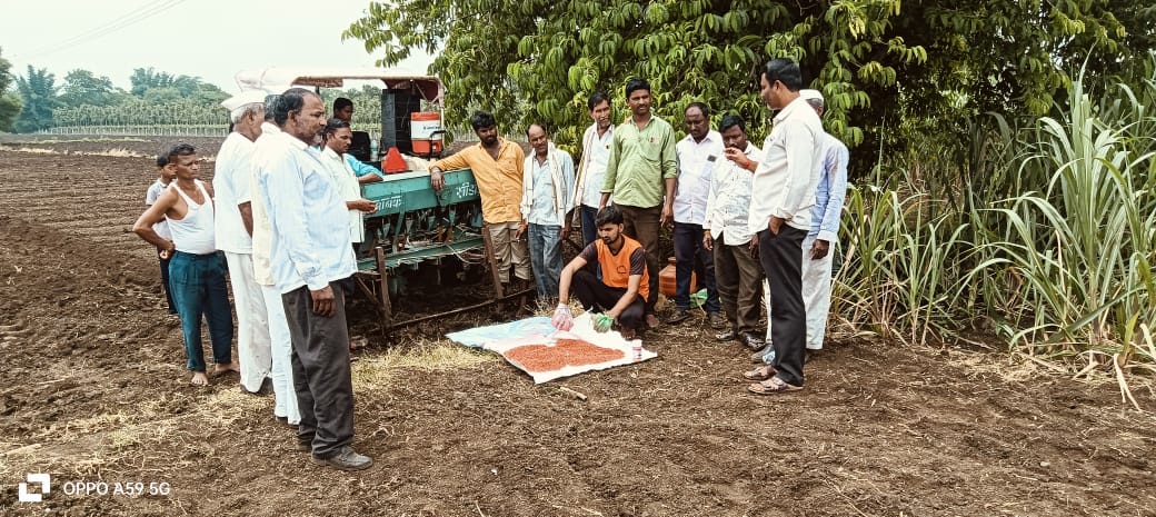 कीड व रोगावर नियंत्रण आणण्यासाठी सोयाबीन पिकांमध्ये बीज प्रक्रिया महत्त्वाची : योगेश पाटील