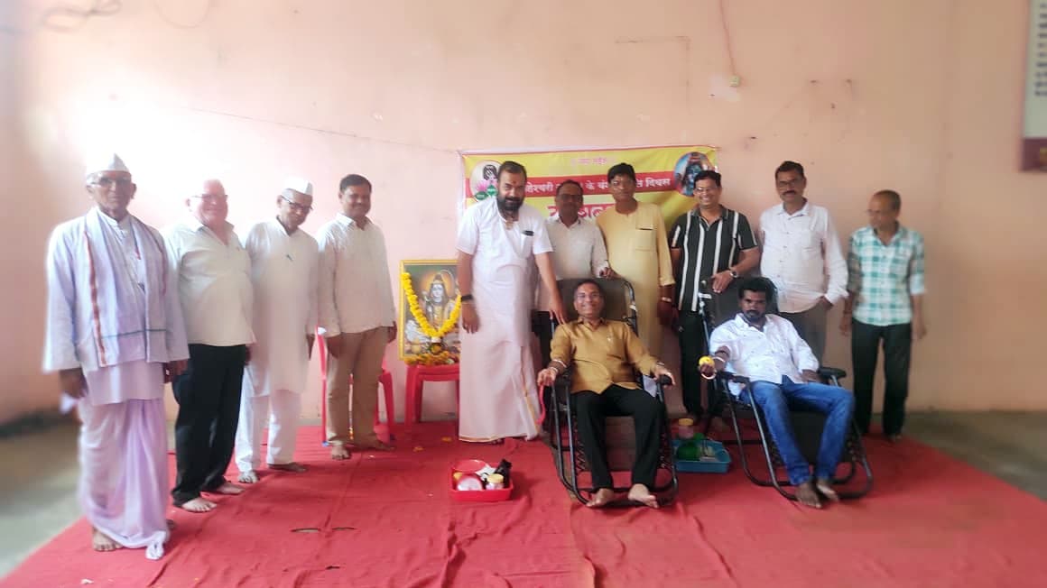 केज येथे माहेश्वरी समाजातर्फे वृक्षारोपण, रक्तदान शिबिर संपन्न