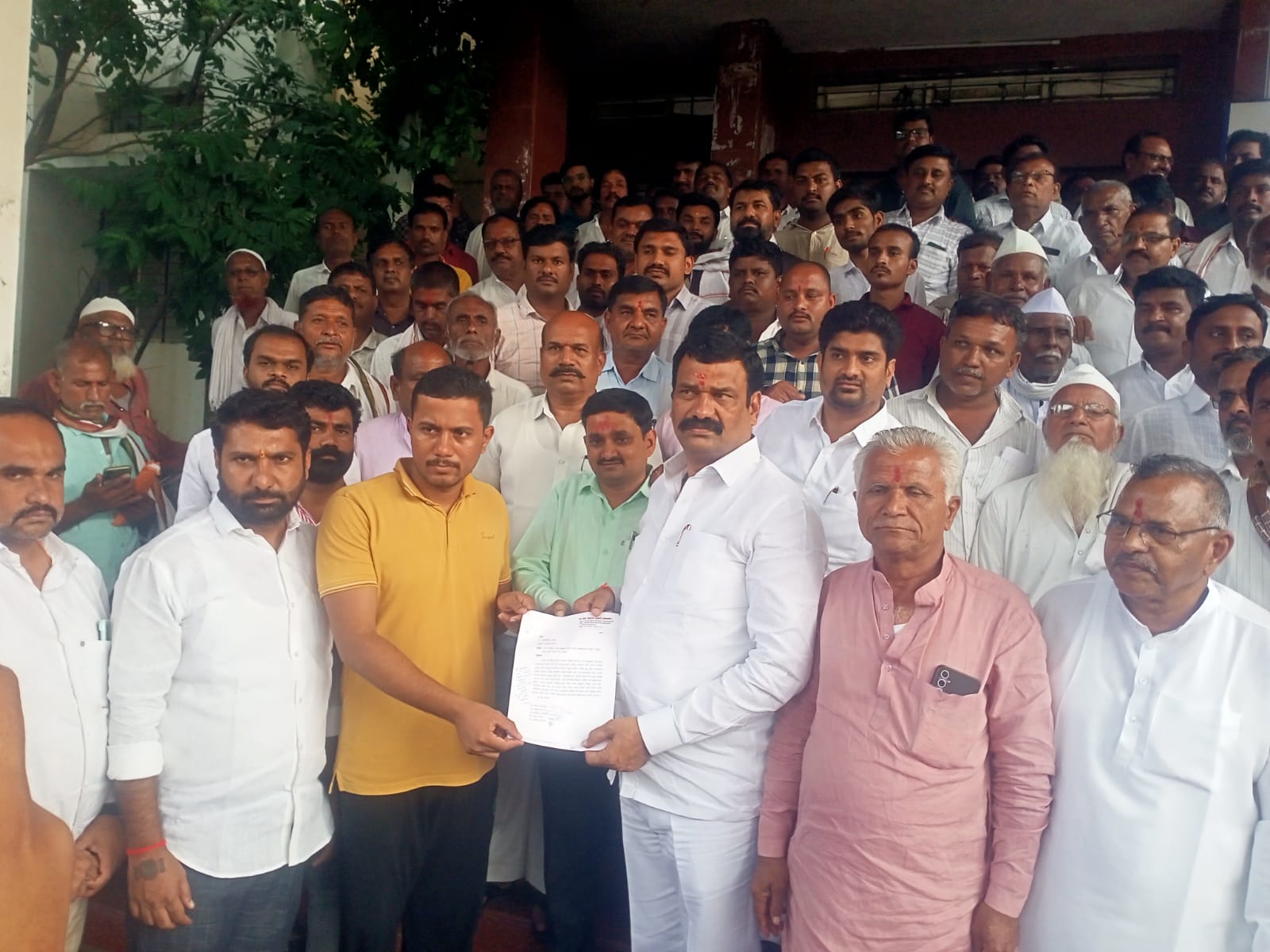 केज तालुक्यात ओला दुष्काळ जाहीर करा, हेक्टरी ५० हजाराची मदत द्या