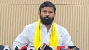 प्रा. लक्ष्मण हाकेंवर परळी व अंबाजोगाईत गुन्हे दाखल