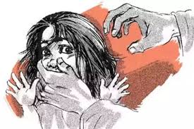 कपडे धुण्यास गेलेल्या १२ वर्षीय मुलीवर गुराख्याने केला अत्याचार