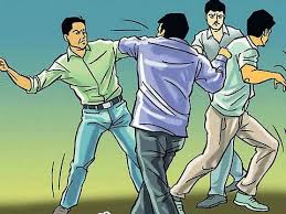 चाकरवाडीत नारळ-पेढ्याच्या गाड्यांच्या वादातून हाणामारी; विक्रेते जखमी