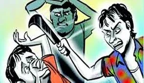 वडिलांवर कोयत्याने वार करून चिमुकलीलाही फेकून दिले