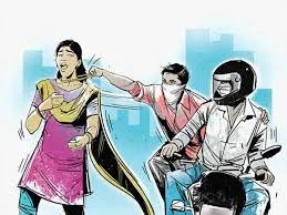 बीडमध्ये भररस्त्यात महिलेचे सोन्याचे गंठण हिसकावले