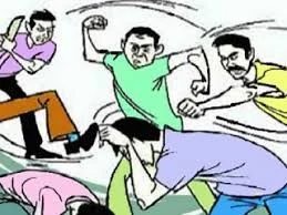 भांडण मिटवायला तंटामुक्तीच्या अध्यक्षांनी बैठक बसवली