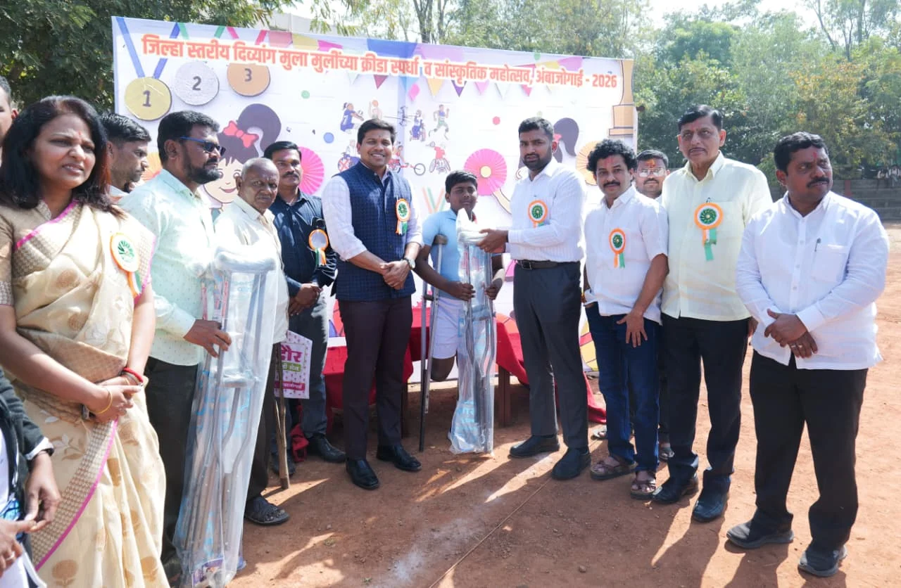 जिल्हाधिकारी विवेक जॉन्सन यांचे अंबाजोगाईत विद्यार्थ्यांना आवाहन