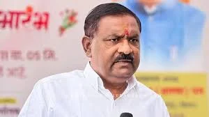 बुर्ज खलिफा ते व्हाईट हाऊस; बीडच्या कामगारांची 'बोगस' भरारी!