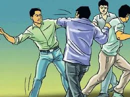 कपडे वाळत घालण्याच्या दोरीवरून रेल्वे डोक्यात विळा मारला 