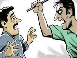 शेतात वायर बाजूला ठेवण्याच्या वादातून वृद्ध शेतकऱ्याला काठी व दगडाने बेदम मारहाण