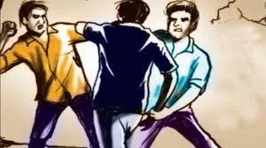 किरकोळ रागातून धारूरमध्ये तरुणाच्या डोळ्यात घातला दगड